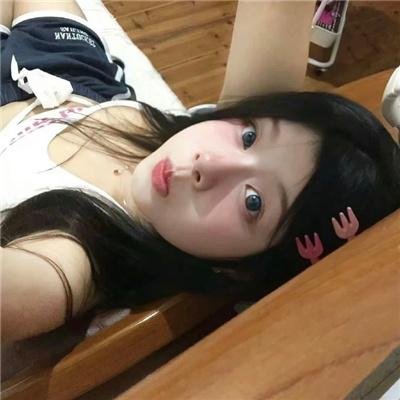 萝拉还未睡 海报